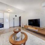 Luxury One-Bedroom Apartment with All-Inclusive Utilities in Pobrežje