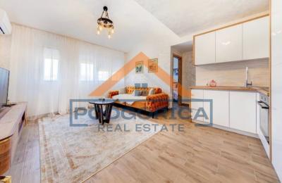 Luksuzan jednosoban stan 45 m² – Pobrežje